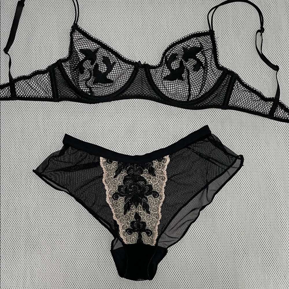 34D   Glamourus  Free People Black and Cream Fishnet & Lace Bra Set